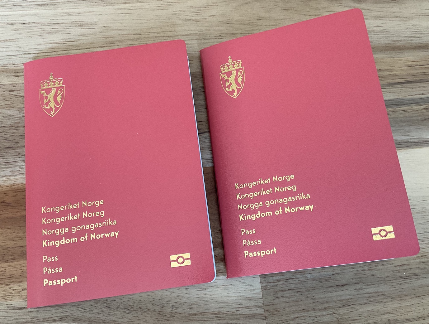 Два норвежских паспорта